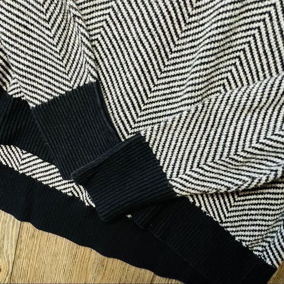 Motherhood Maternity Sweater black white herringbone oversized Small - Picture 5 of 8